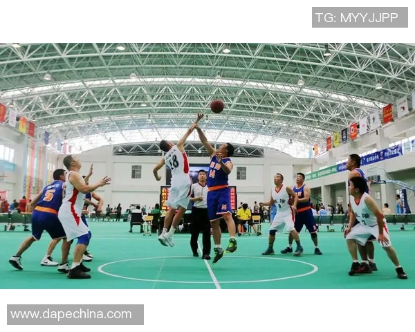 成都篮球队在世锦赛中的比赛经验与表现分析与点评